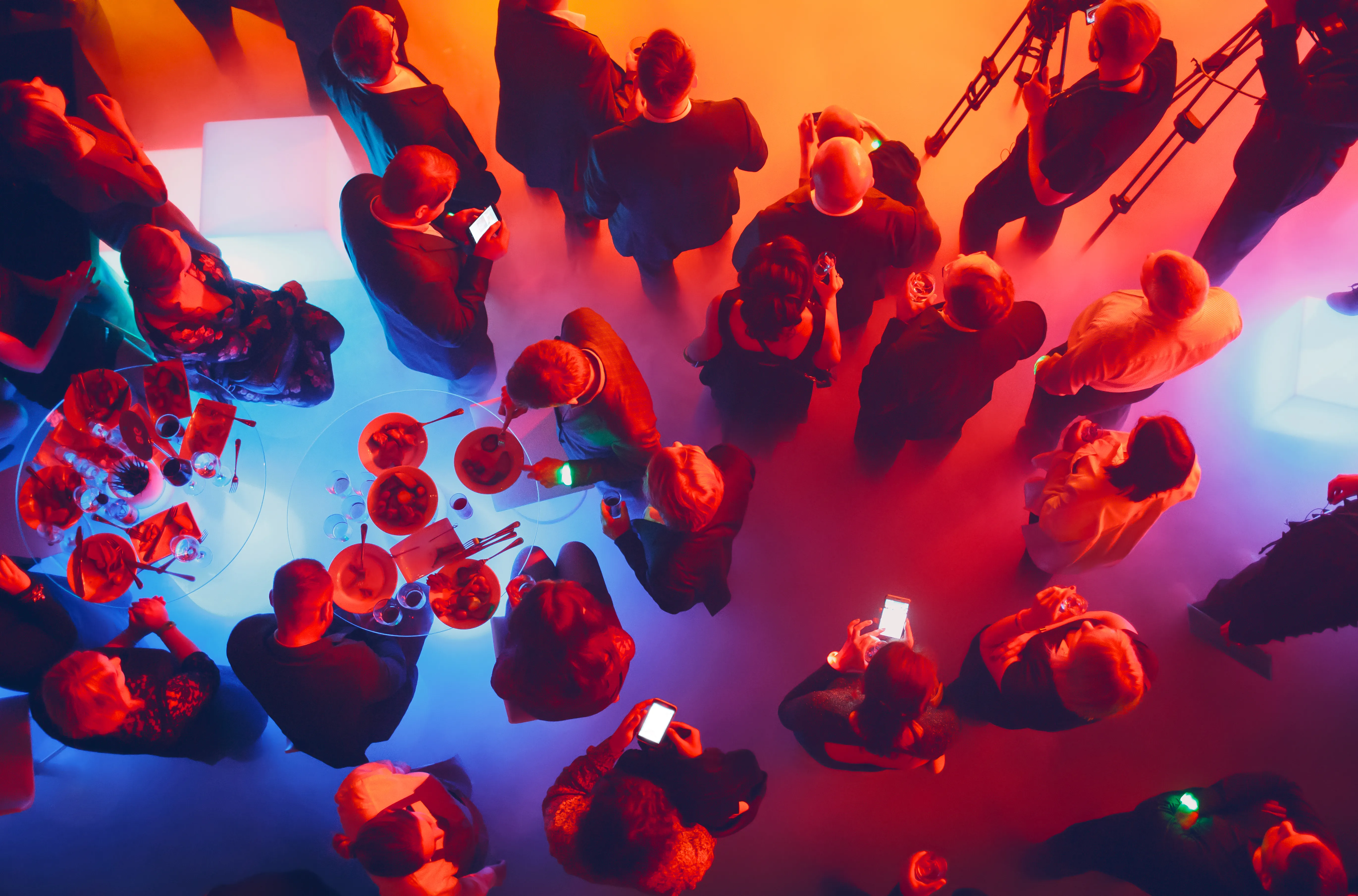 ¿Democratización de la IA o riesgo? Los nuevos apocalípticos e integrados